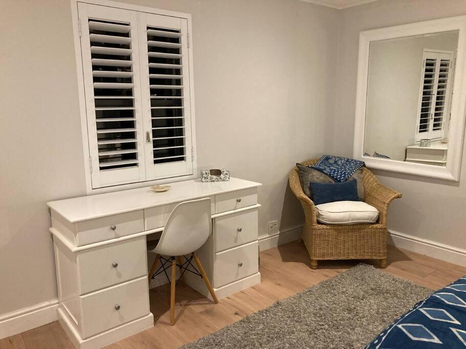 Apartment Maroon Belles Cape Town